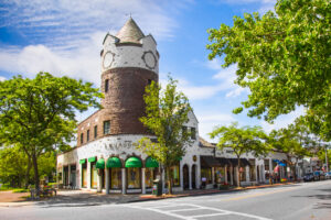 Historic building at intersection at Main Street in sunny Southampton